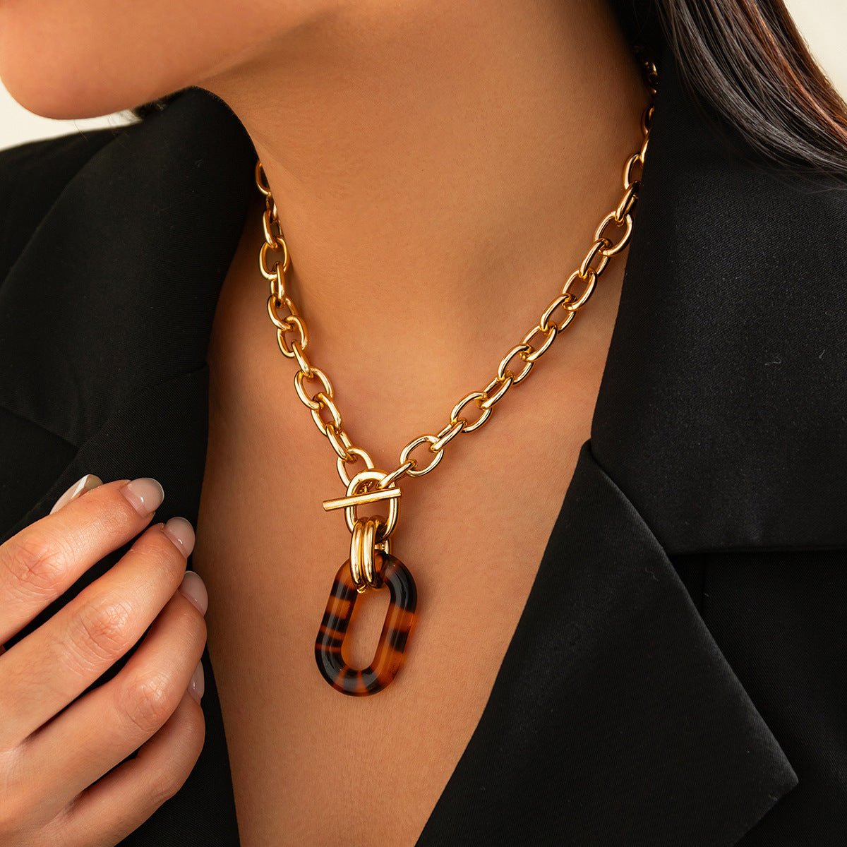 Fashionable irregular leopard print buckle necklace set with high - end geometric acrylic collarbone chain - HAYUDY