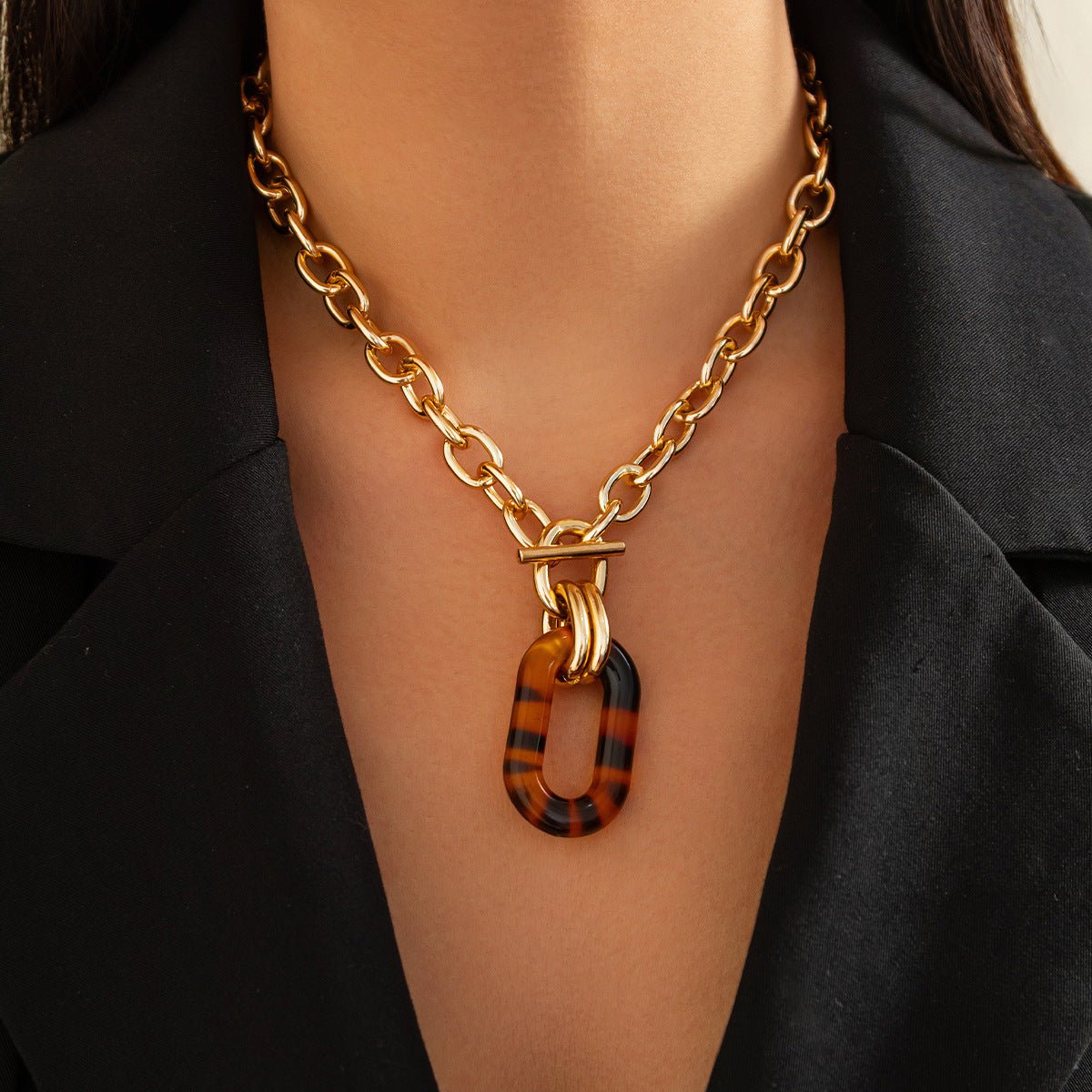 Fashionable irregular leopard print buckle necklace set with high - end geometric acrylic collarbone chain - HAYUDY