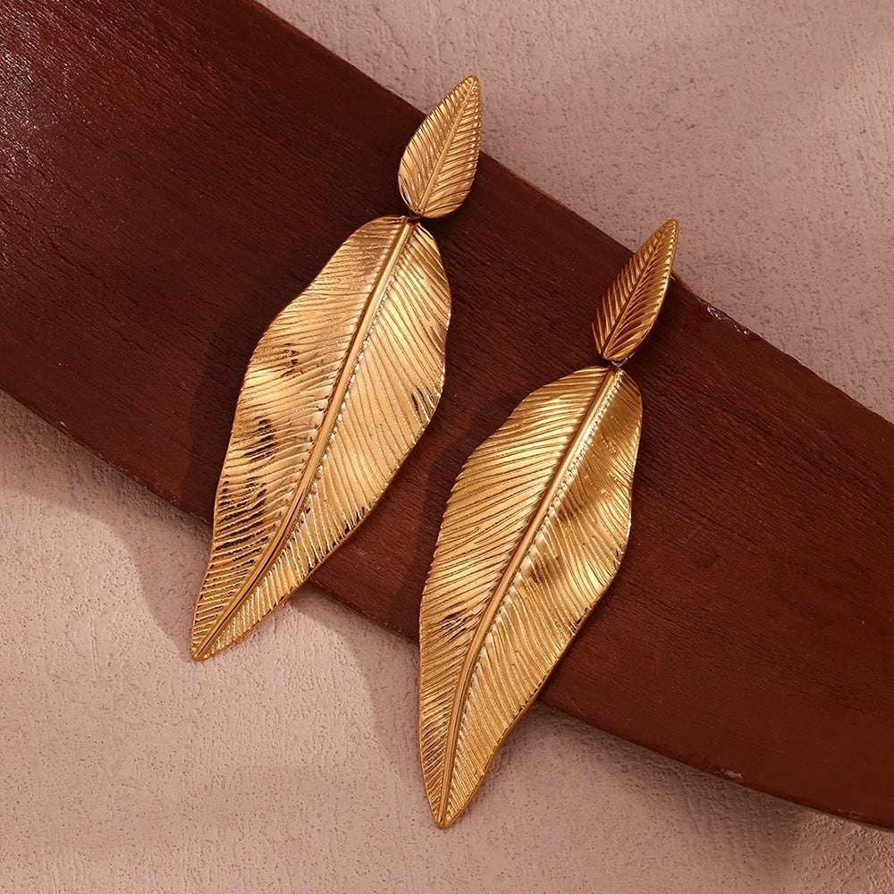 Gold spliced feather leaf earrings of different sizes - HAYUDY